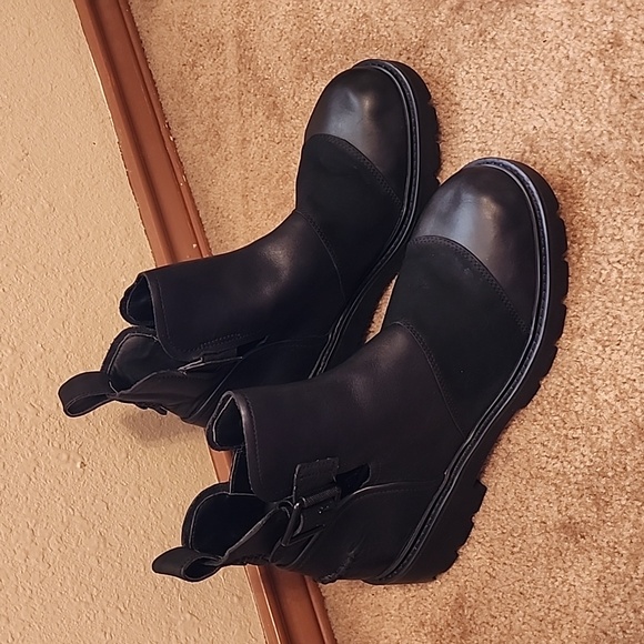 UGG Shoes - UGG Stockton Leather Ankle Boots